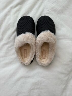 fur slippers